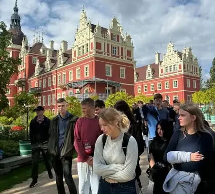 Uczniowie z Nakła nad Notecią odkrywali Park Mużakowski – dzień 4 wycieczki