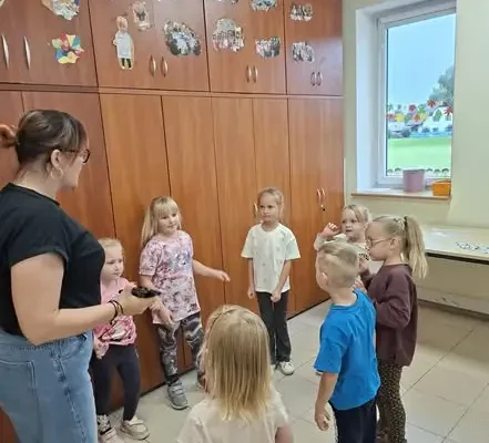 Dzień Kropki w Kreatywnym Kąciku – przedszkolaki odkrywały moc wyobraźni