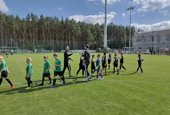 Turniej „Od Pasji do Futbolu” w Mroczy – piłkarskie emocje i głośny doping kibiców Feniksa
