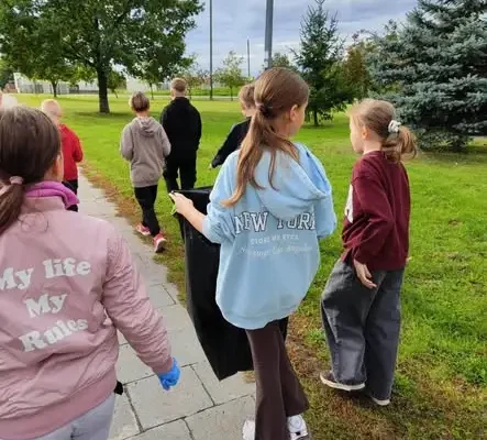 Uczniowie klas 1–4 wzięli udział w akcji Sprzątania Świata