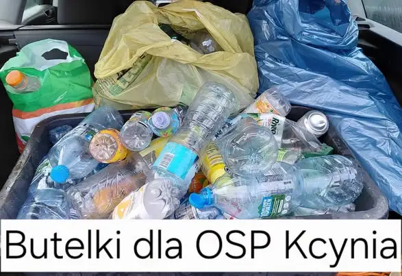 Smogulecka Wieś wspiera strażaków z Kcyni w akcji zbiórki plastikowych butelek