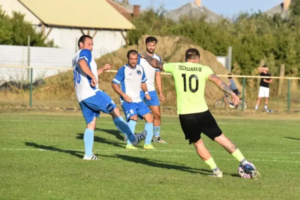 GLZS Sadki przegrywa z liderem Sportis Łochowo 0:2. Kibice na Sadzie dopingowali do końca