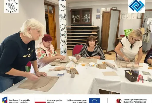 Seniorzy z Witosławia tworzą ceramikę w projekcie „Słoneczny Witosław w Kreacji”