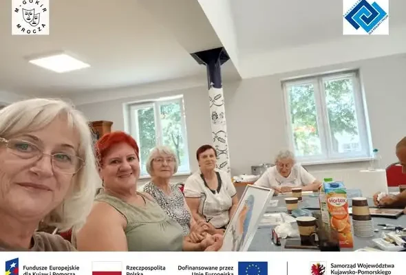 Seniorzy z Witosławia tworzą witraże i makramy w projekcie „Słoneczny Witosław w Kreacji”