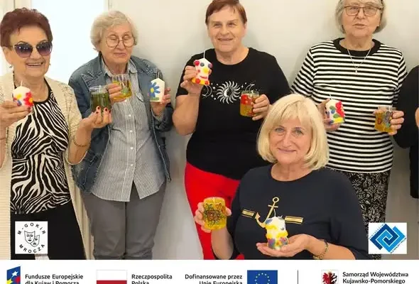 Seniorzy z Witosławia tworzyli pachnące świece żelowe i woskowe