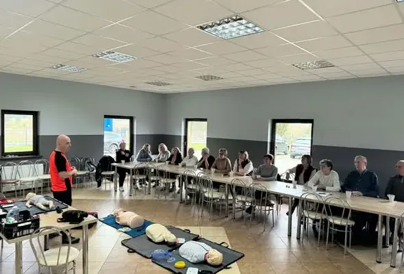 Mieszkańcy gminy Mrocza uczyli się ratować życie – warsztaty pierwszej pomocy w Ostrowie