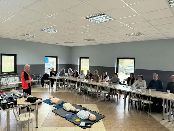 Mieszkańcy gminy Mrocza uczyli się ratować życie – warsztaty pierwszej pomocy w Ostrowie
