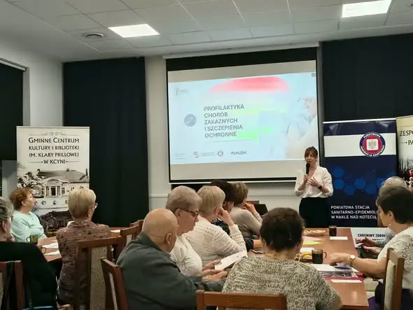 Seniorzy z Nakła nad Notecią uczyli się zdrowego stylu życia – wykład UTW